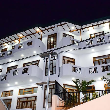 كاندي Saru Holiday Apartment - Up To 6 Guests المظهر الخارجي الصورة