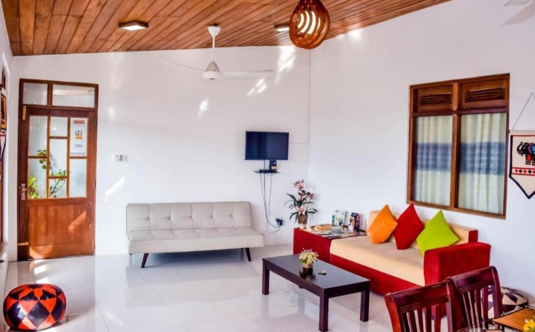 كاندي Saru Holiday Apartment - Up To 6 Guests المظهر الخارجي الصورة