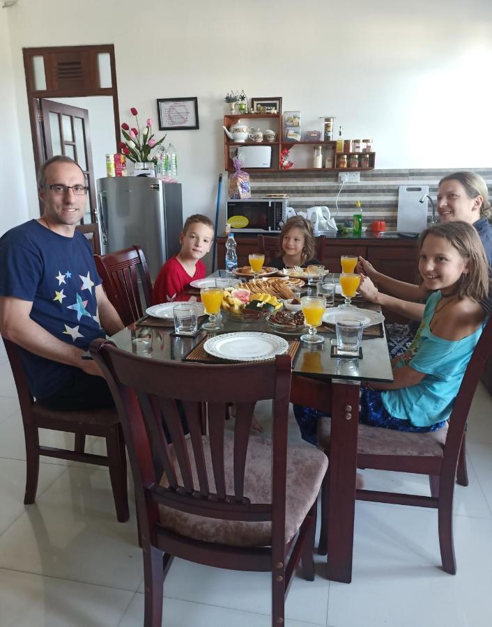 كاندي Saru Holiday Apartment - Up To 6 Guests المظهر الخارجي الصورة